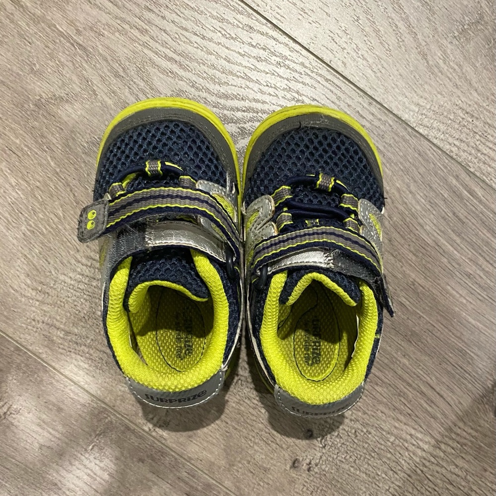 Stride Rite size 4 toddler boy shoes